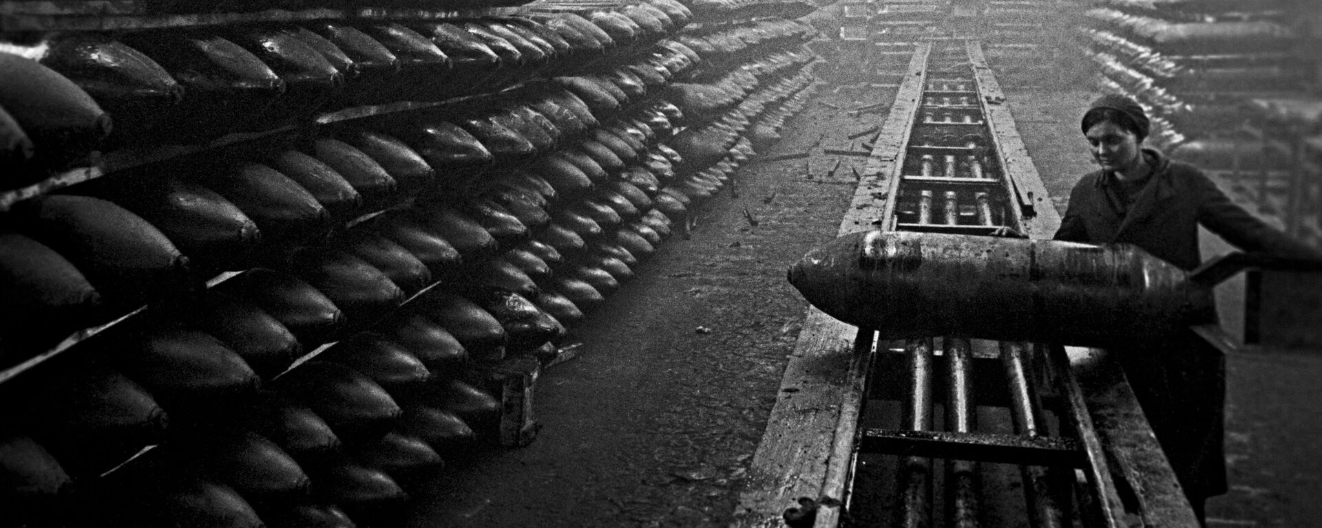 Великая Отечественная война 1941-1945 гг. Готовая продукция Челябинского оборонного завода  - Sputnik Таджикистан, 1920, 26.04.2025
