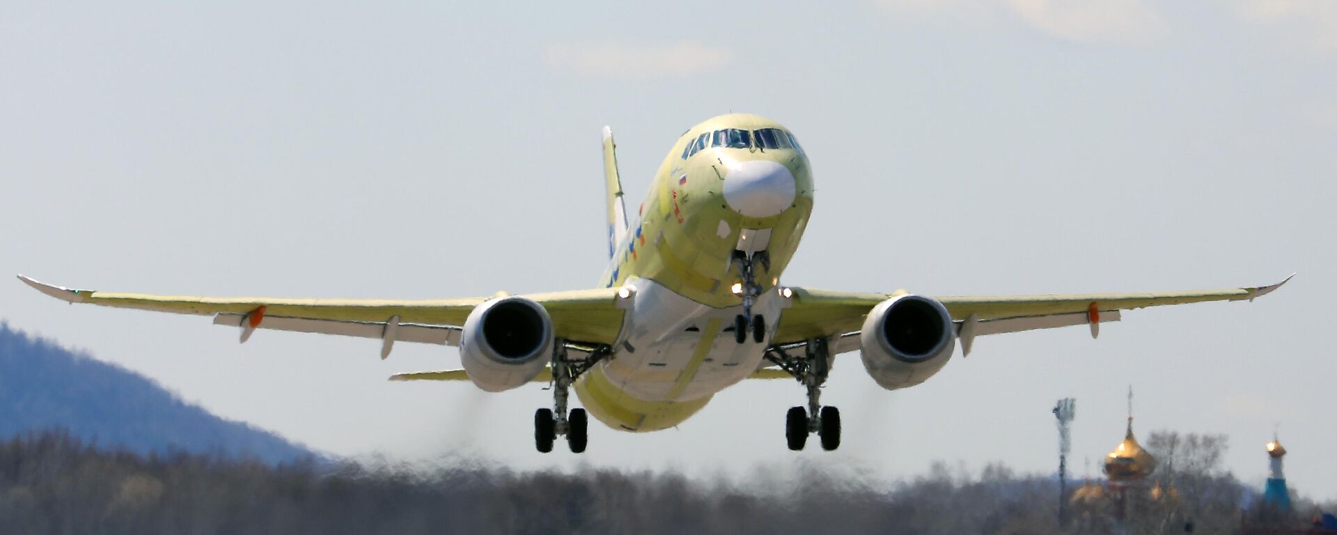 Полет полностью импортозамещенного самолета Superjet - Sputnik Таджикистан, 1920, 28.04.2025