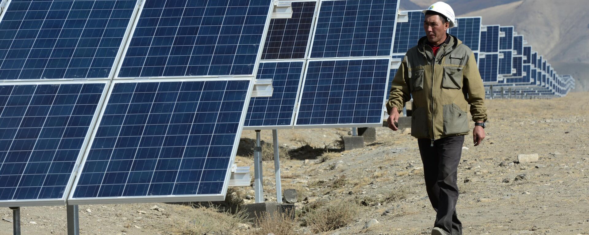 Солнечная электростанция  - Sputnik Тоҷикистон, 1920, 20.11.2025