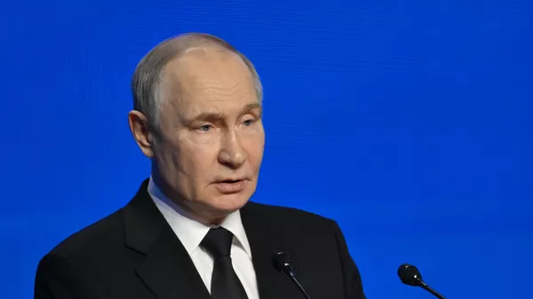  Президент РФ Владимир Путин выступает на международном форуме Союзного государства Великое наследие - общее будущее в Волгограде. - Sputnik Тоҷикистон
