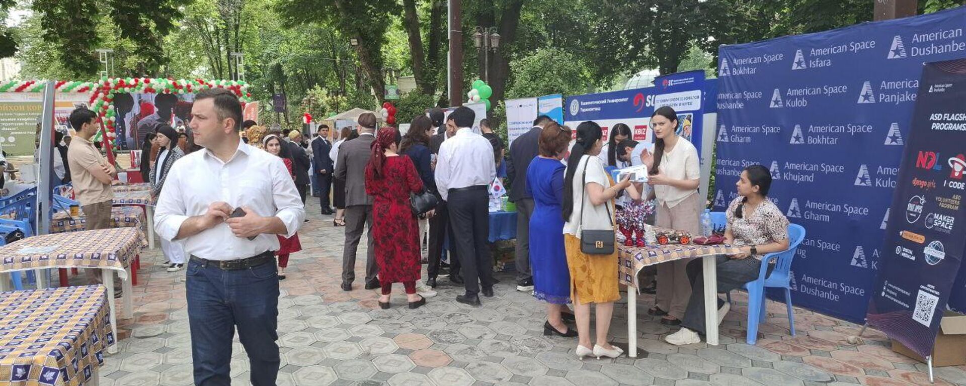 Ярмаркаи калони ҷойҳои кори холӣ ва вазифаҳои озод дар Душанбе  - Sputnik Тоҷикистон, 1920, 01.05.2025