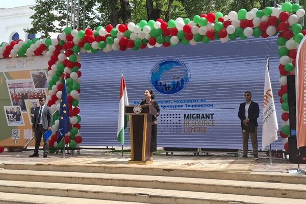 Ярмаркаи калони ҷойҳои кори холӣ ва вазифаҳои озод дар Душанбе  - Sputnik Тоҷикистон