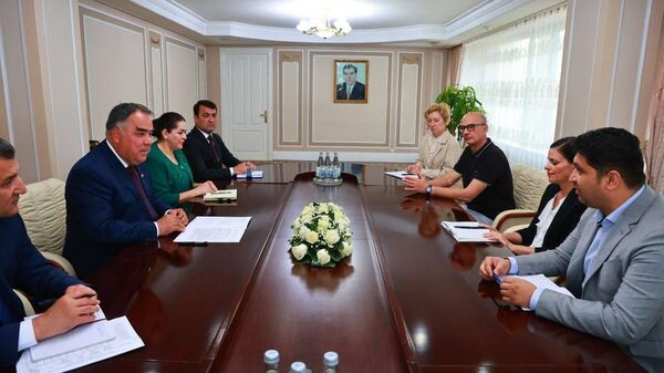 Мулоқоти Раиси вилояти Суғд Раҷаббой Аҳмадзода бо намояндагони ташкилоти МАГАТЭ - Sputnik Тоҷикистон