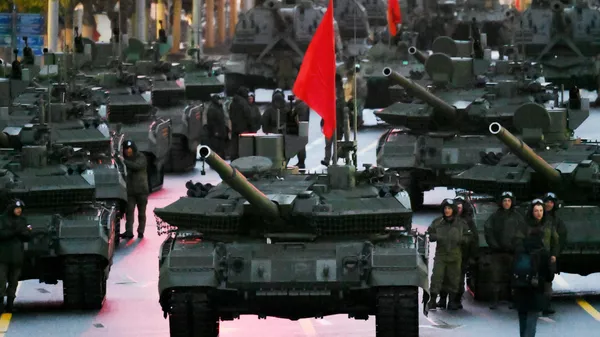 Т-90М на репетиции парада в Москве в честь 80-й годовщины Победы в Великой Отечественной войне - Sputnik Тоҷикистон