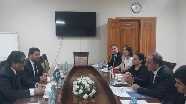 Вазири нақлиёти Тоҷикистон ва Сафири Покистон масъалаҳои ҳамкориро дар соҳаи ҳамлу нақл муҳокима карданд - Sputnik Тоҷикистон