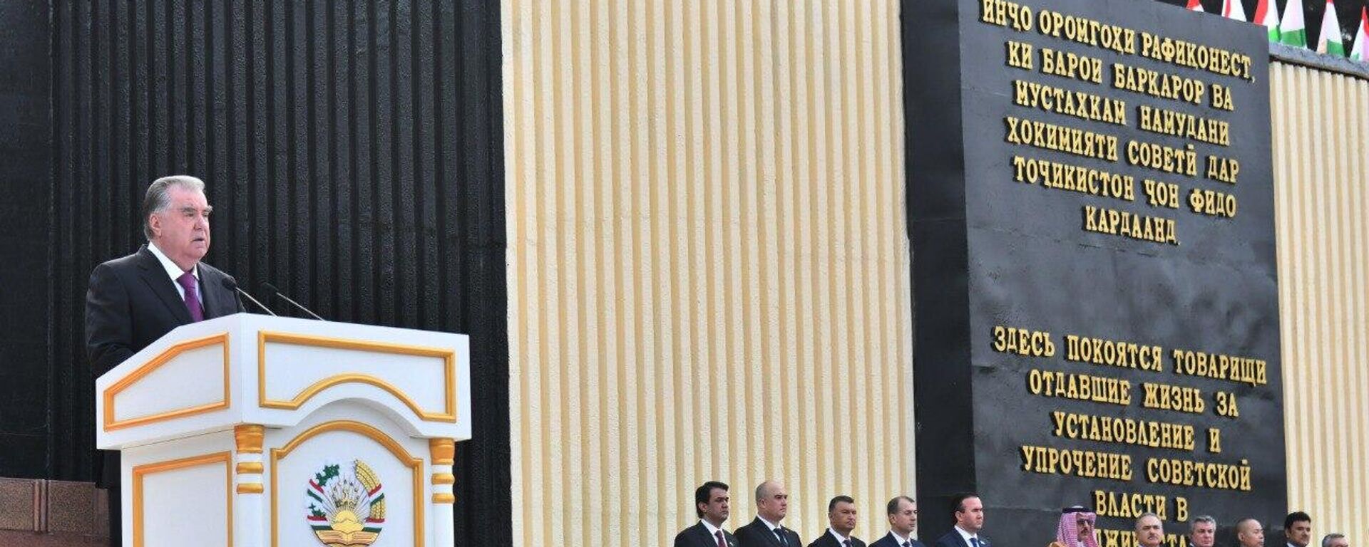 Рахмон выступает в честь Дня Победы - Sputnik Таджикистан, 1920, 08.05.2025
