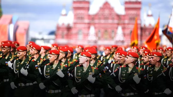 Паради Ғалаба дар Майдони Сурх — пахши мустақим - Sputnik Тоҷикистон
