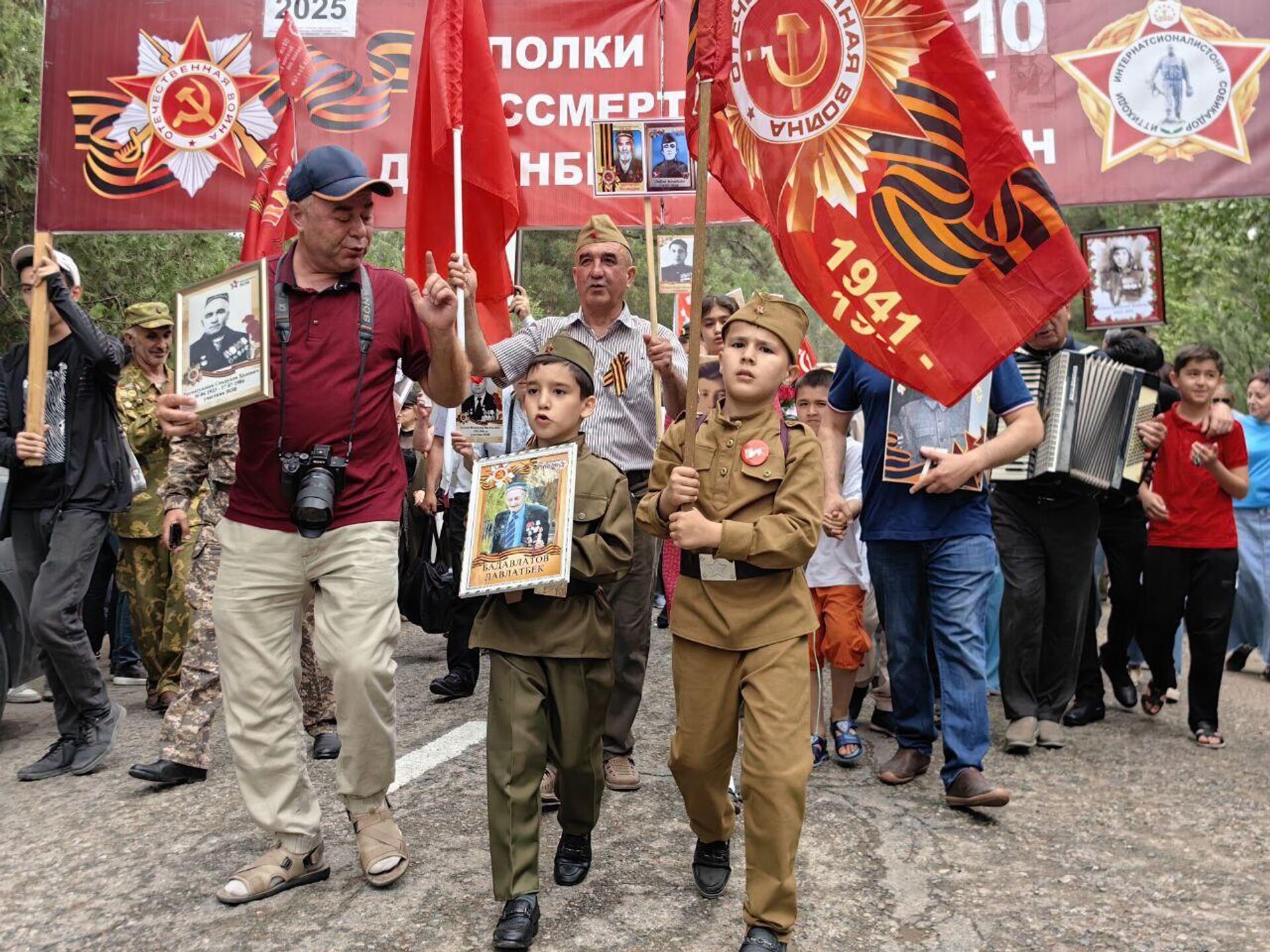 Бессмертный полк в Душанбе - Sputnik Таджикистан, 1920, 09.05.2025