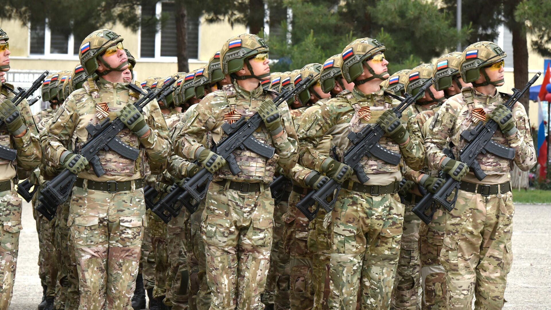 Военный парад в 201 РВБ Военный парад в 201 РВБ - Sputnik Таджикистан, 1920, 09.05.2025