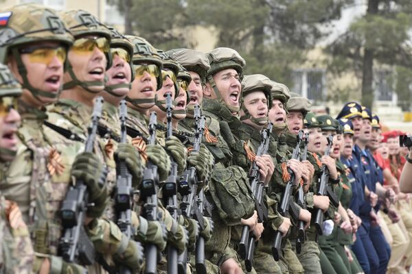 Военный парад в 201 РВБ, приуроченный к 80-летию Победы. Военный парад в 201 РВБ, приуроченный к 80-летию Победы. - Sputnik Таджикистан