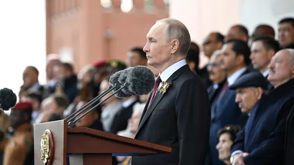 Президент РФ В. Путин и иностранные лидеры на военном параде в честь 80-летия Победы - Sputnik Тоҷикистон