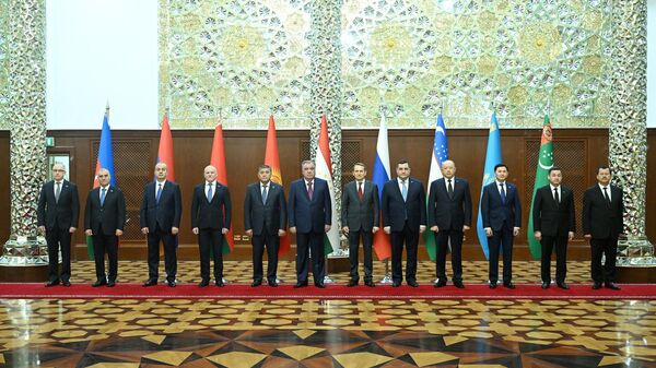 Мулоқот бо роҳбарони ҳайатҳои ҷаласаи Шурои роҳбарони ниҳодҳои амниятӣ ва хадамоти махсуси кишварҳои иштирокдори ИДМ - Sputnik Тоҷикистон