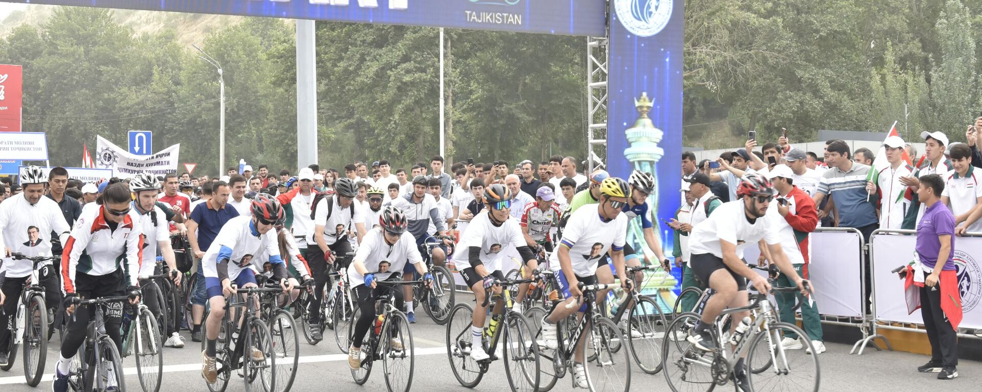 В Душанбе прошел республиканский забег и веломарафон - Sputnik Таджикистан, 1920, 22.03.2026