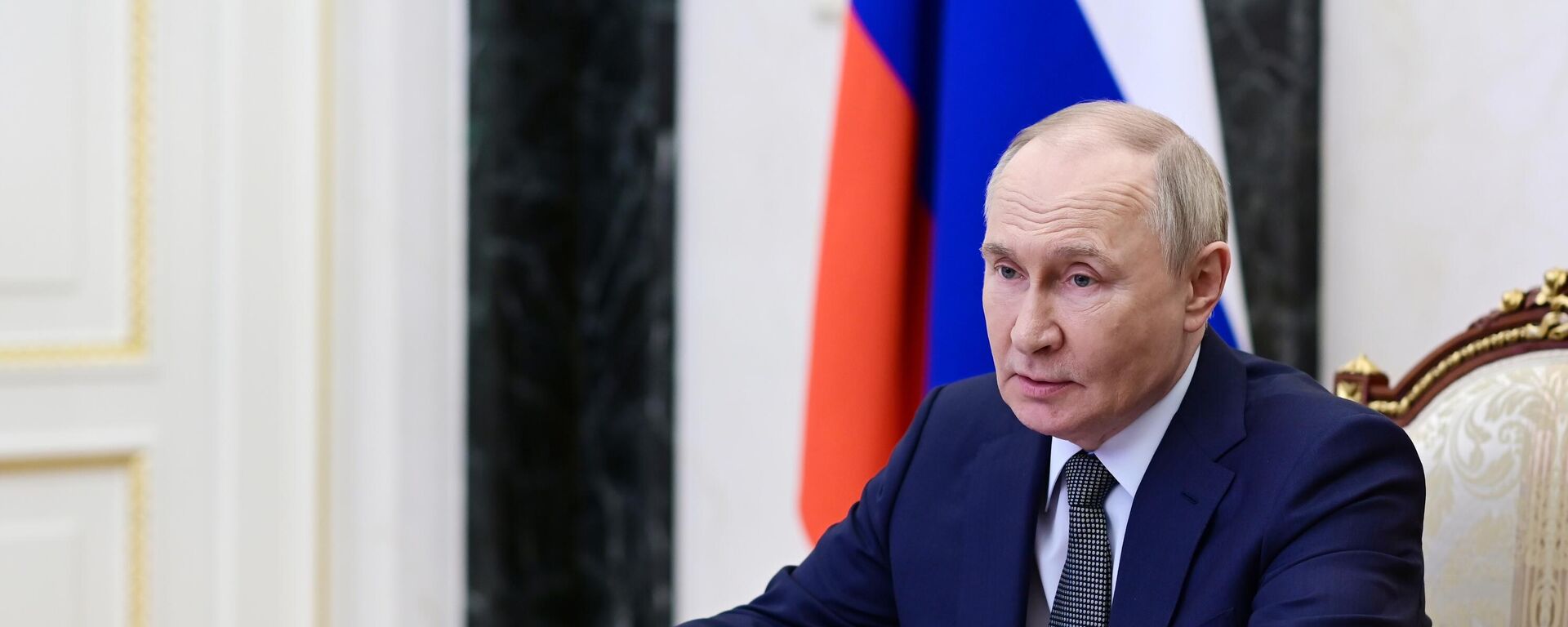 Президент РФ Владимир Путин в режиме видеоконференции проводит оперативное совещание с постоянными членами Совета безопасности РФ. - Sputnik Таджикистан, 1920, 18.05.2025