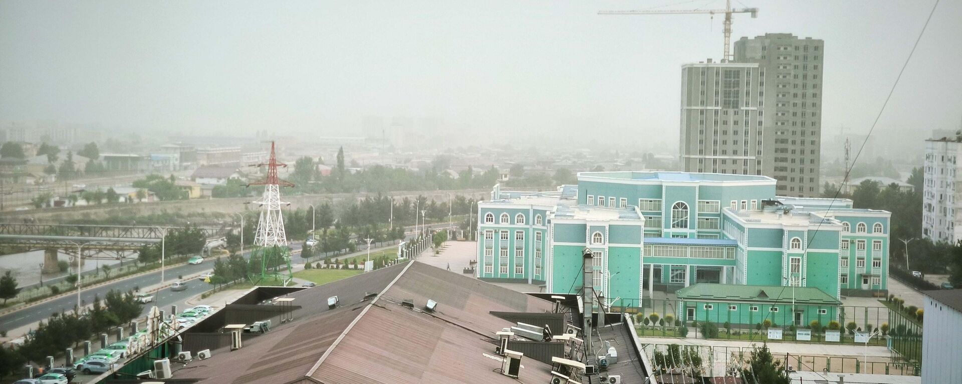 Пыльная буря в Душанбе  - Sputnik Тоҷикистон, 1920, 05.04.2026