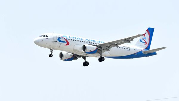 Самолёт авиакомпании Ural Airlines - Sputnik Таджикистан