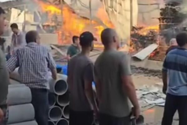 Пожар на рынке в районе Спитамена Пожар на рынке в районе Спитамена - Sputnik Тоҷикистон