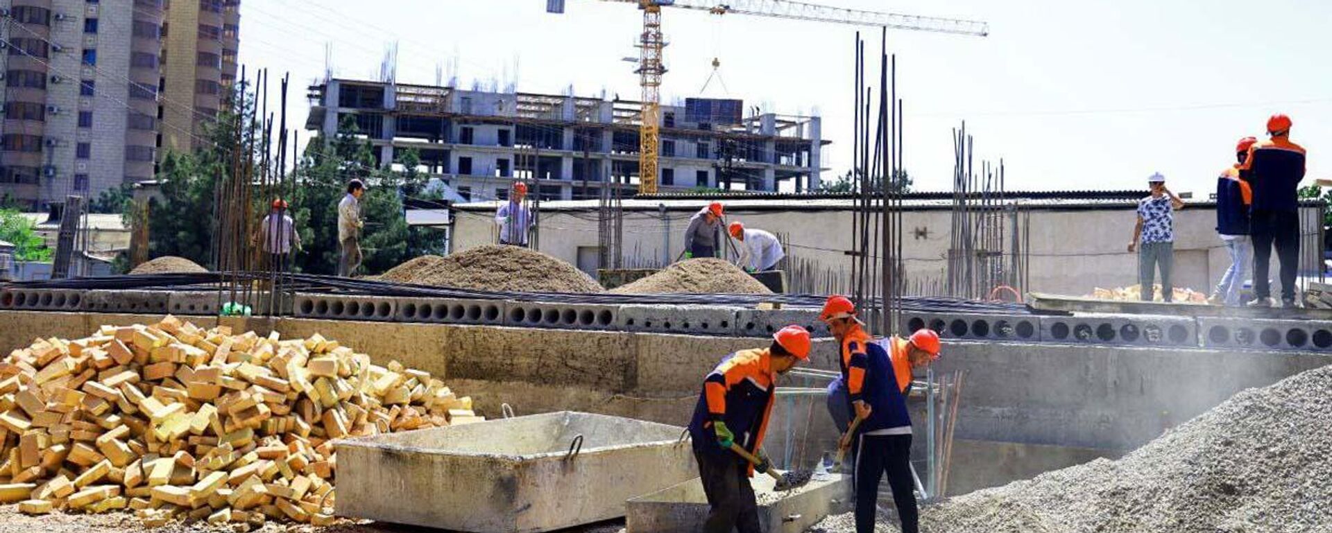 Строительные работы в Согдийском областном эндокринологическом центре в Худжанде - Sputnik Тоҷикистон, 1920, 09.06.2025