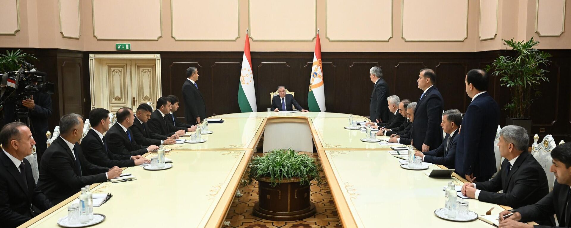 Эмомали Рахмон провел кадровые назначения - Sputnik Тоҷикистон, 1920, 28.05.2025