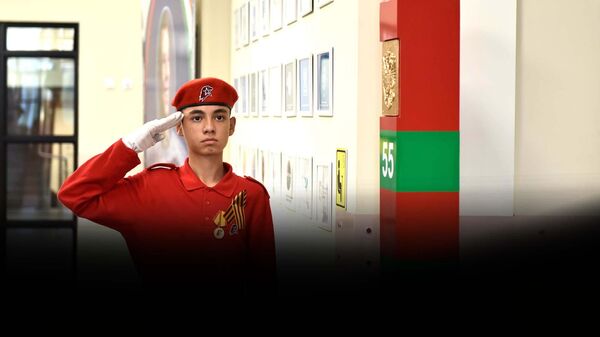 В российско-таджикской школе открыли аудитории в честь солдат-защитников Отечества - Sputnik Таджикистан