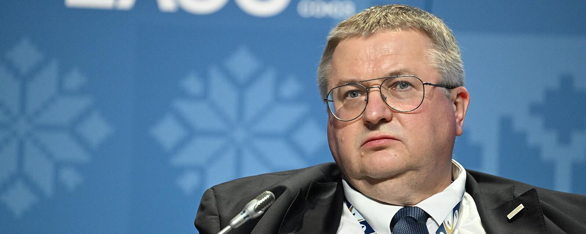 Заместитель председателя правительства РФ Алексей Оверчук. Архивное фото - Sputnik Таджикистан, 1920, 14.08.2025