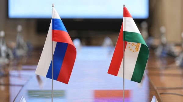 Флаги России и Таджикистана - Sputnik Таджикистан