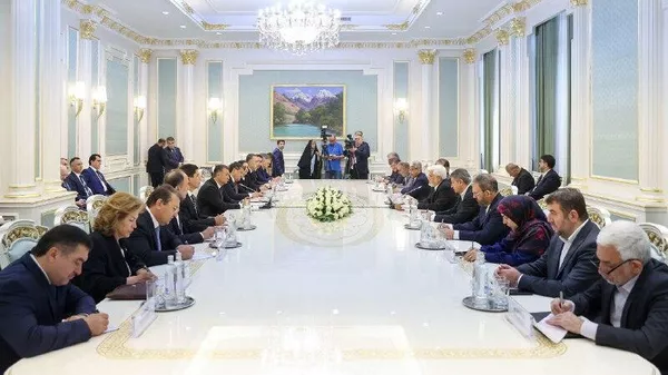 Эрон ба Тоҷикистон пешниҳод кард, ки Кумитаи олии муштараки забон, адабиёт, фарҳанг ва тамаддуни форсӣ роҳандозӣ кунанд - Sputnik Тоҷикистон