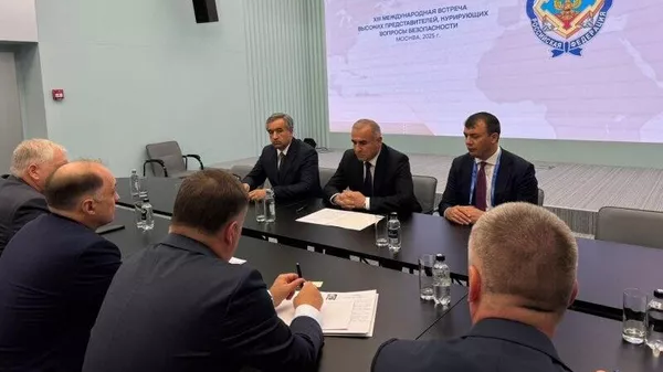 Юсуф Раҳмон бо Александр Волфович амнияти минтақавӣ ва байналмилалиро баррасӣ кард - Sputnik Тоҷикистон