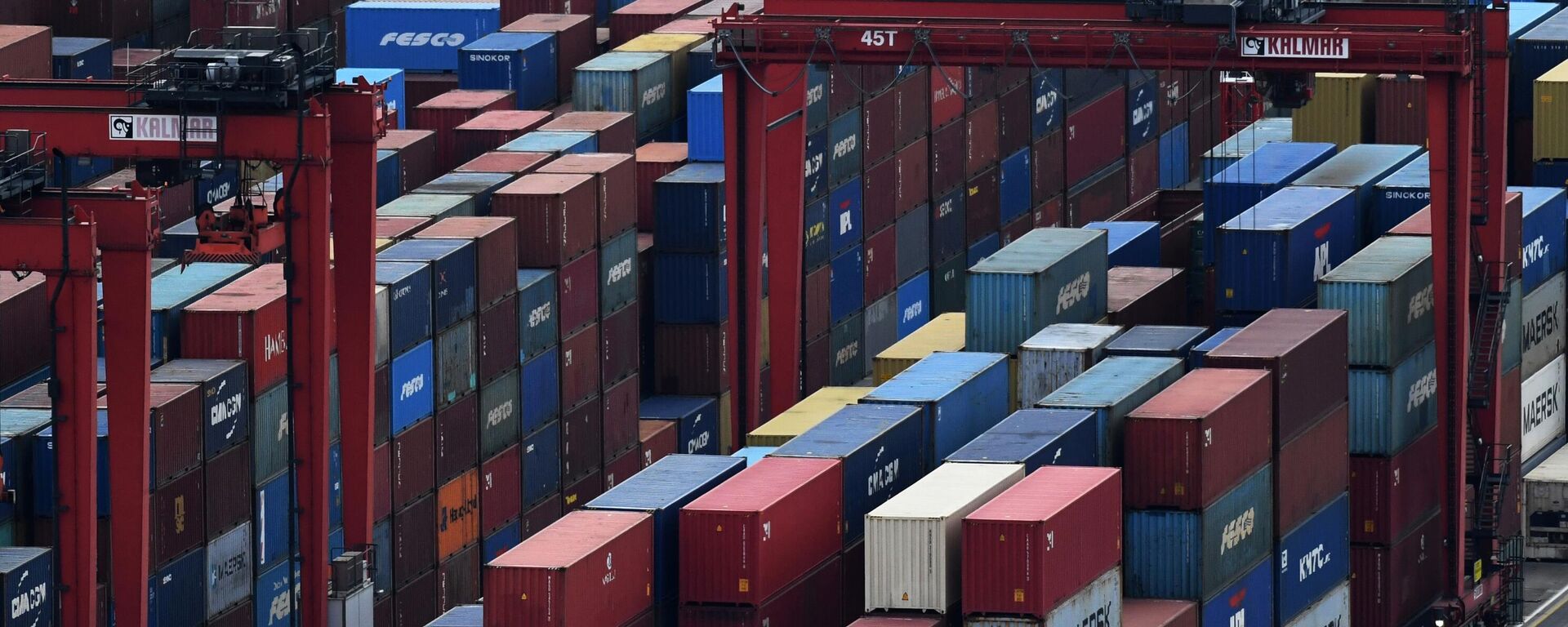 Контейнерные перевозки грузов в порту Владивостока - Sputnik Таджикистан, 1920, 27.09.2025