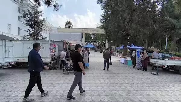 Мева, сабзавот ва гӯшт: ба муносибати Иди Қурбон дар Боғи Куруши Кабир ярмаркаи хӯрокворӣ доир шуд - Sputnik Тоҷикистон