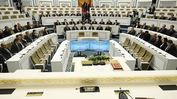 Дар парлумони Тоҷикистон се фраксия ва гурӯҳи депутатии беҳизбӣ таъсис дода шуд - Sputnik Тоҷикистон