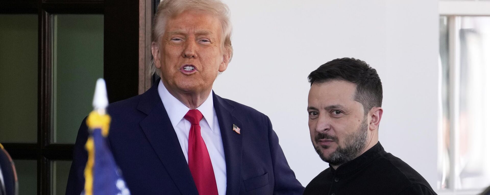 Дональд Трамп и Владимир Зеленский в Белом доме в Вашингтоне, пятница, 28 февраля 2025 года. - Sputnik Таджикистан, 1920, 07.06.2025