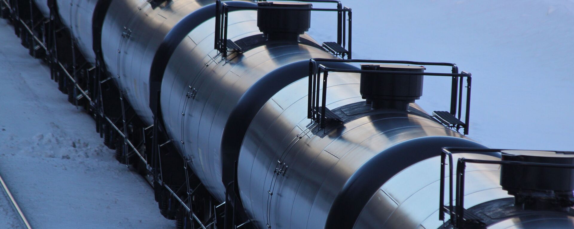 Цистерны для нефтепродуктов, архивное фото - Sputnik Таджикистан, 1920, 09.06.2025