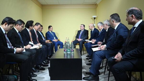 Президент Таджикистана Эмомали Рахмон и премьер-министр Камбоджи Хун Манет обсудили расширение торговли и сотрудничество в промышленности, сообщает пресс-служба главы республики - Sputnik Таджикистан