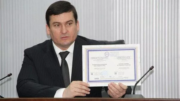 Академияи миллии илмҳои Тоҷикистон расман аккредитатсияи байналмилалии муассисавиро гузашта, соҳиби сертификати Агентии мустақили аккредитатсия ва рейтинг (IAAR) гардид - Sputnik Тоҷикистон