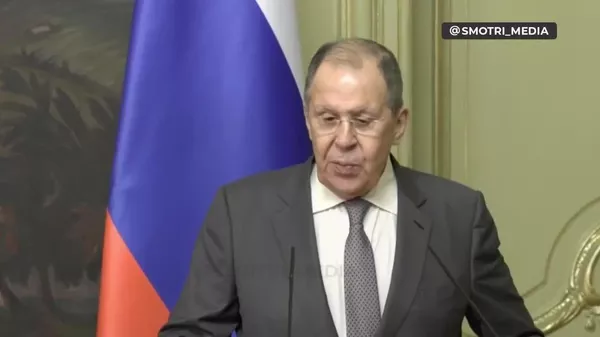 Вазири умури хориҷии Русия, Сергей Лавров Латвия, Эстония ва Литваро бо се авбоши хурди мактабӣ муқоиса кард, ки онҳоро бадхоҳони калонсол роҳбарӣ мекунанд - Sputnik Тоҷикистон