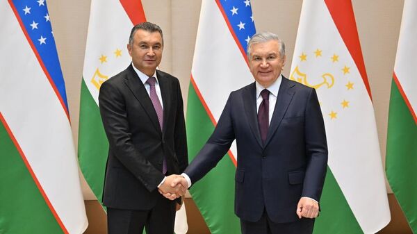 Встреча премьер-министра Республики Таджикистан Кохира Расулзоды с президентом Республики Узбекистан Шавкатом Мирзиёевым - Sputnik Таджикистан