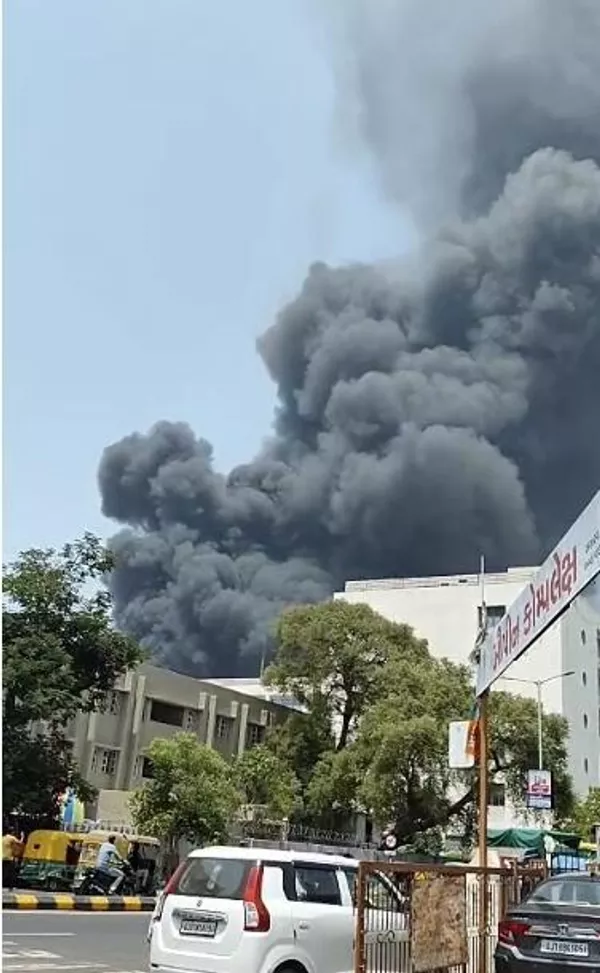 Фурудгоҳи Аҳмадобод дар пайи суқути ҳавопаймо муваққатан мутаваққиф шудааст. Қарор ба хотири таъмини амният ва гузаронидани тафтишот дар ҷойи ҳодиса гирифта шудааст. Фурудгоҳи Аҳмадобод дар пайи суқути ҳавопаймо муваққатан мутаваққиф шудааст. Қарор ба хотири таъмини амният ва гузаронидани тафтишот дар ҷойи ҳодиса гирифта шудааст. - Sputnik Тоҷикистон