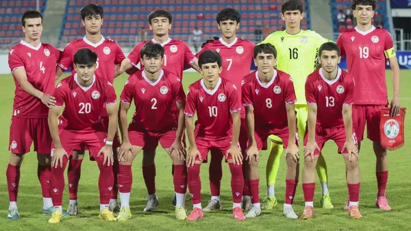 Дастаи мунтахаби наврасони Тоҷикистон (U-18) дар чемпионати CAFA-2025 барои медали биринҷӣ мубориза мебарад - Sputnik Тоҷикистон