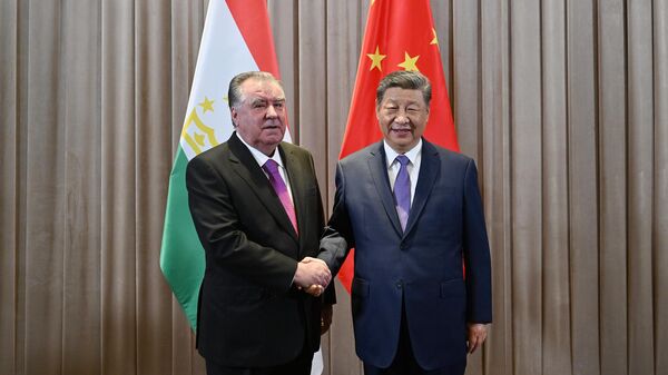  Встреча Эмомали Рахмона с Си Цзиньпином в рамках второго форума Центральная Азия-Китай. Архивное фото - Sputnik Тоҷикистон