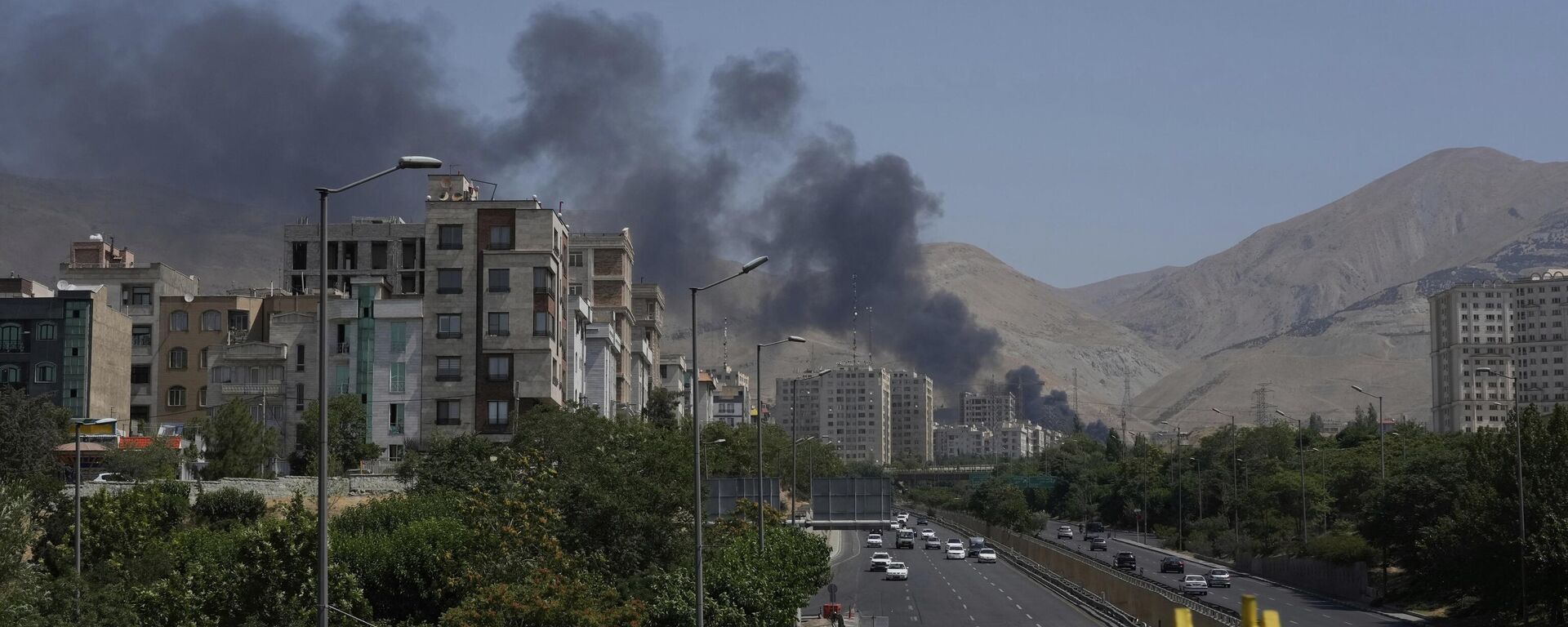 Последствия удара Израиля по нефтехранилищу в Тегеране, Иран, понедельник, 16 июня 2025 г. - Sputnik Тоҷикистон, 1920, 18.06.2025