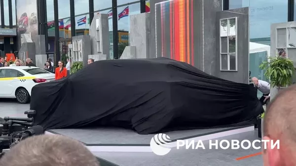 АвтоВАЗ дар ҳошияи АБИП аввалин кроссовери Lada Azimut-ро, бо тарҳи худ муаррифӣ кард - Sputnik Тоҷикистон