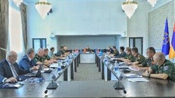 Таджикистан принял участие в заседании при Совете министров обороны ОДКБ по вопросам радиоэлектронной борьбы - Sputnik Таджикистан