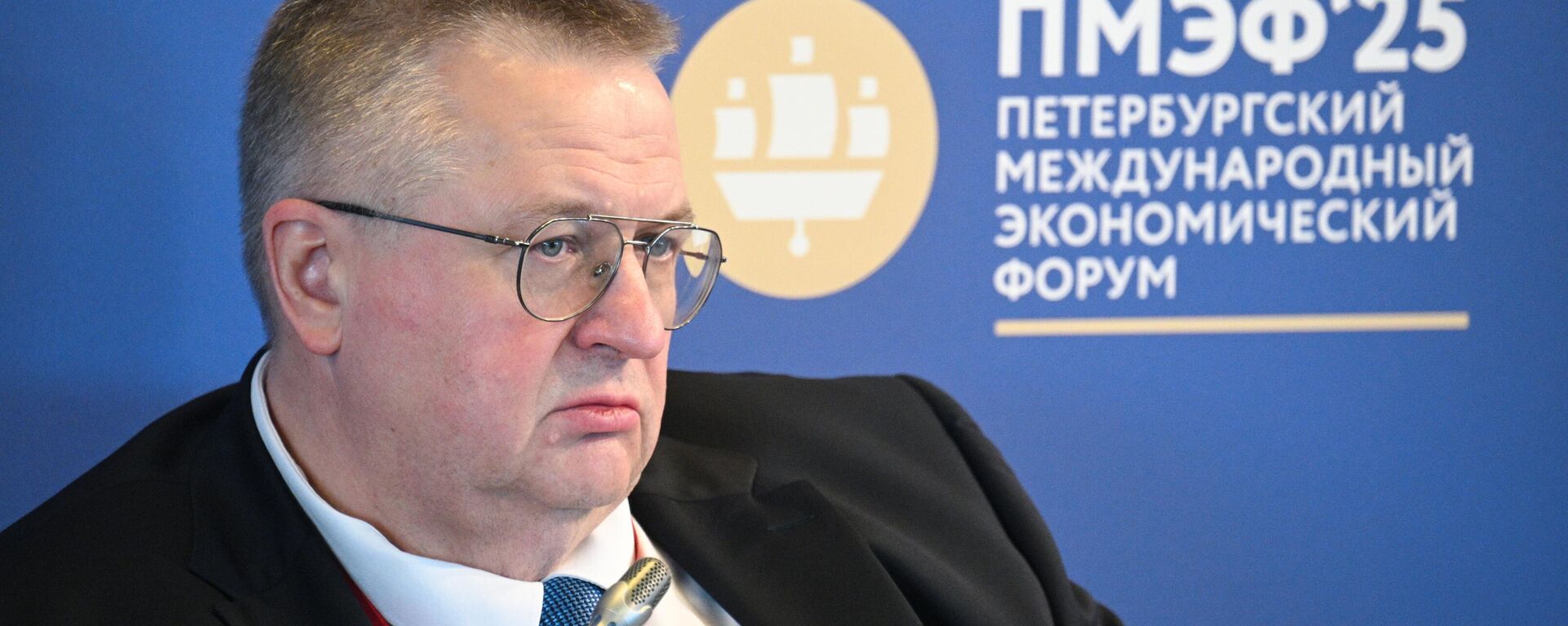Алексей Оверчук, заместитель председателя правительства РФ - Sputnik Таджикистан, 1920, 21.06.2025