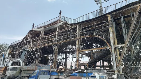 Последствия масштабного пожара в Худжанде в ресторане Яккасарой (Темурмалик) в городе Худжанд - Sputnik Тоҷикистон
