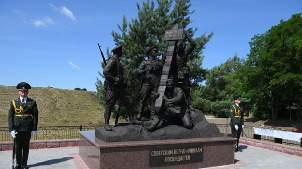 Памятник советским пограничникам в Брестской крепости - Sputnik Таджикистан