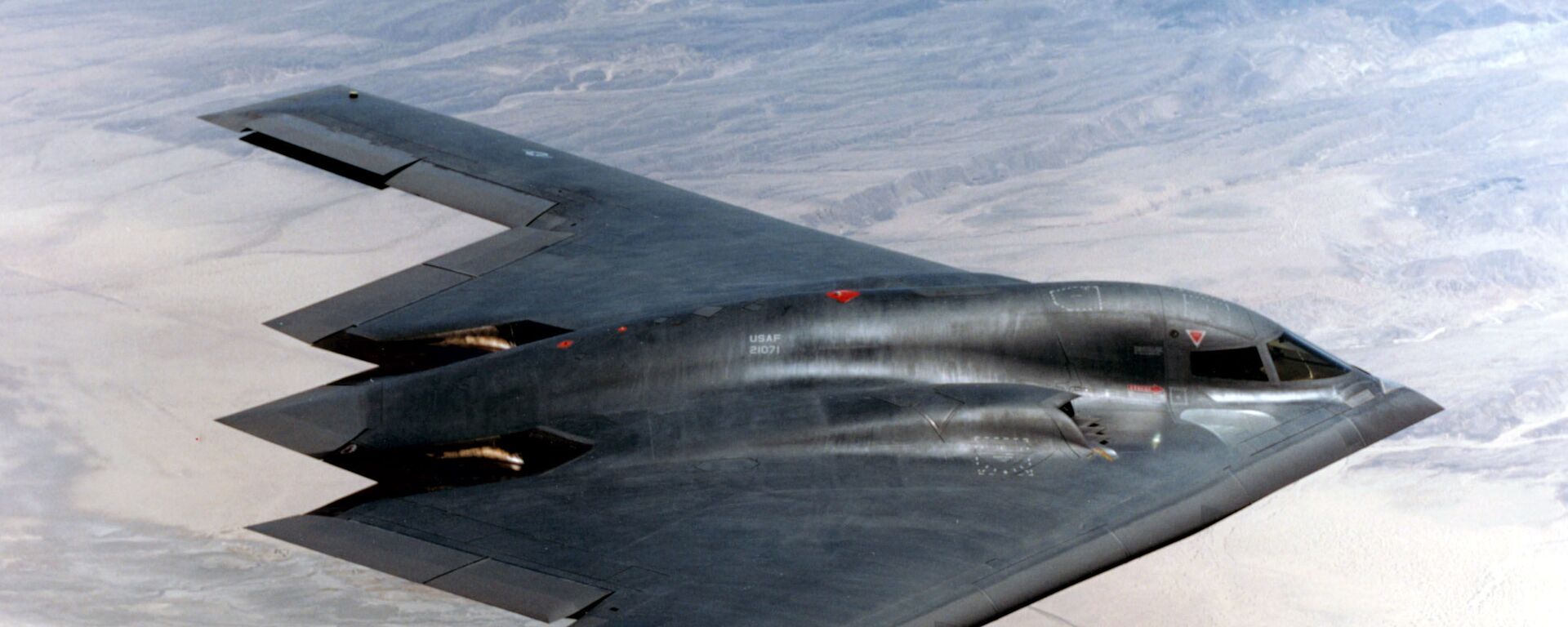 Американский тяжелый малозаметный стратегический бомбардировщик Northrop B-2 Spirit  - Sputnik Таджикистан, 1920, 22.06.2025