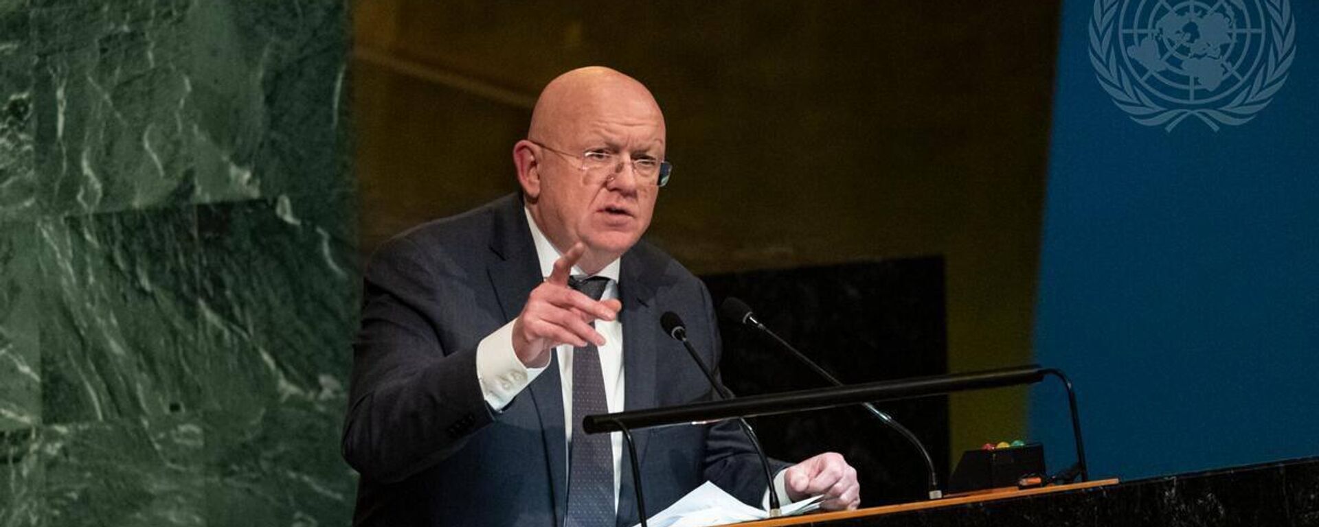 Постоянный представитель РФ при ООН Василий Небензя на заседании Совета Безопасности ООН в штаб-квартире ООН в Нью-Йорке. - Sputnik Таджикистан, 1920, 23.06.2025