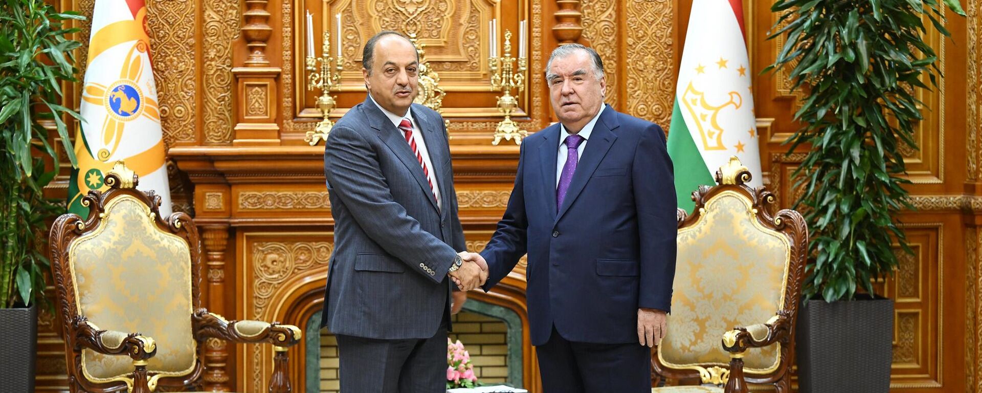 Встреча Эмомали Рахмона с советником кабинета Эмира Катара Мохаммадом Аль-Аттией - Sputnik Таджикистан, 1920, 23.06.2025