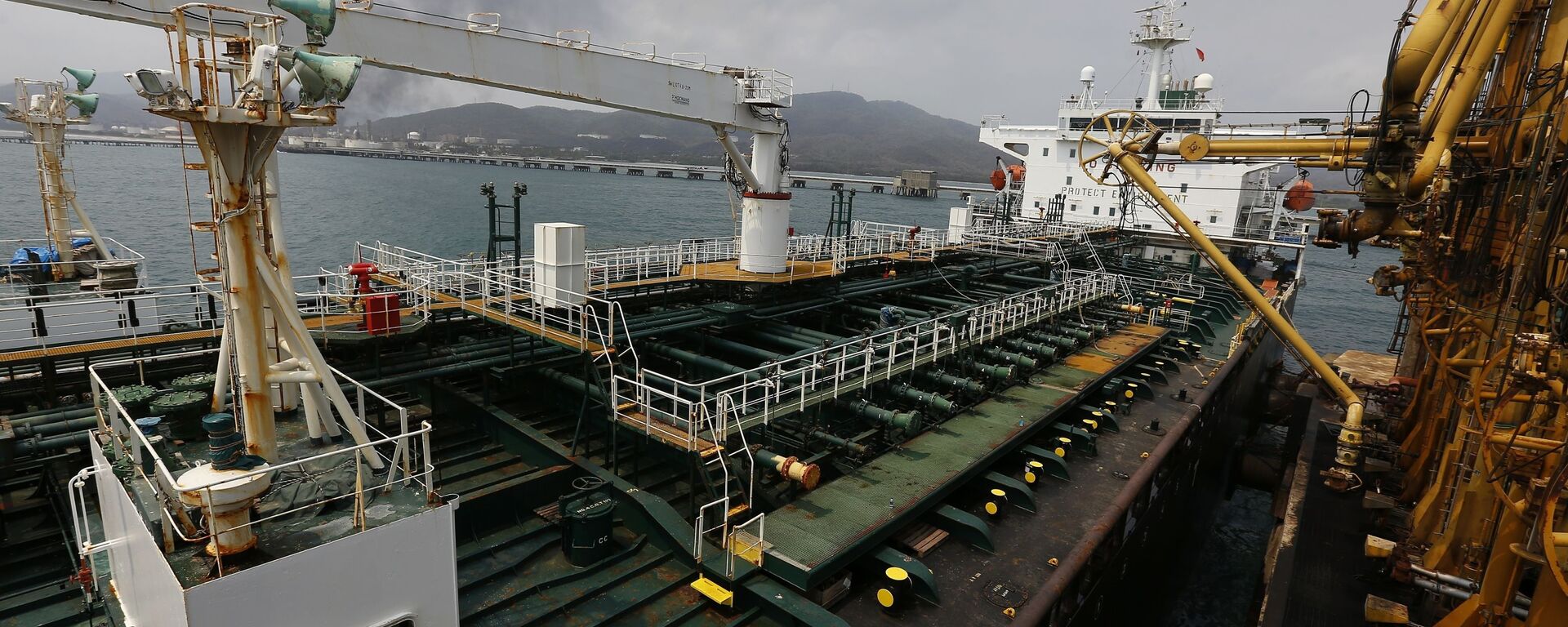 Иранский нефтяной танкер Fortune - Sputnik Таджикистан, 1920, 24.06.2025